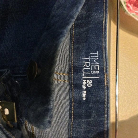 Plus Size 20 Upcycled Magnolia Pearl Inspired Jean - Picture 5 of 9